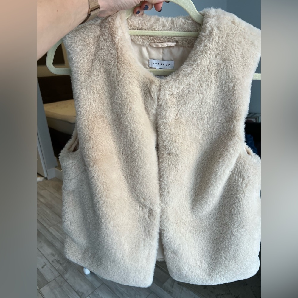 TOPSHOP faux fur vest